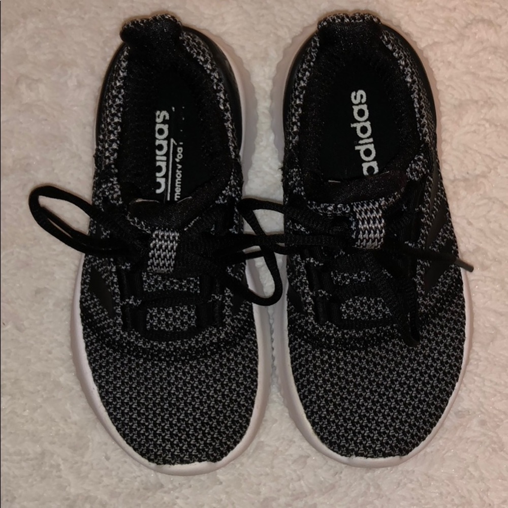 Boys ADIDAS cloudfoam tennis shoe